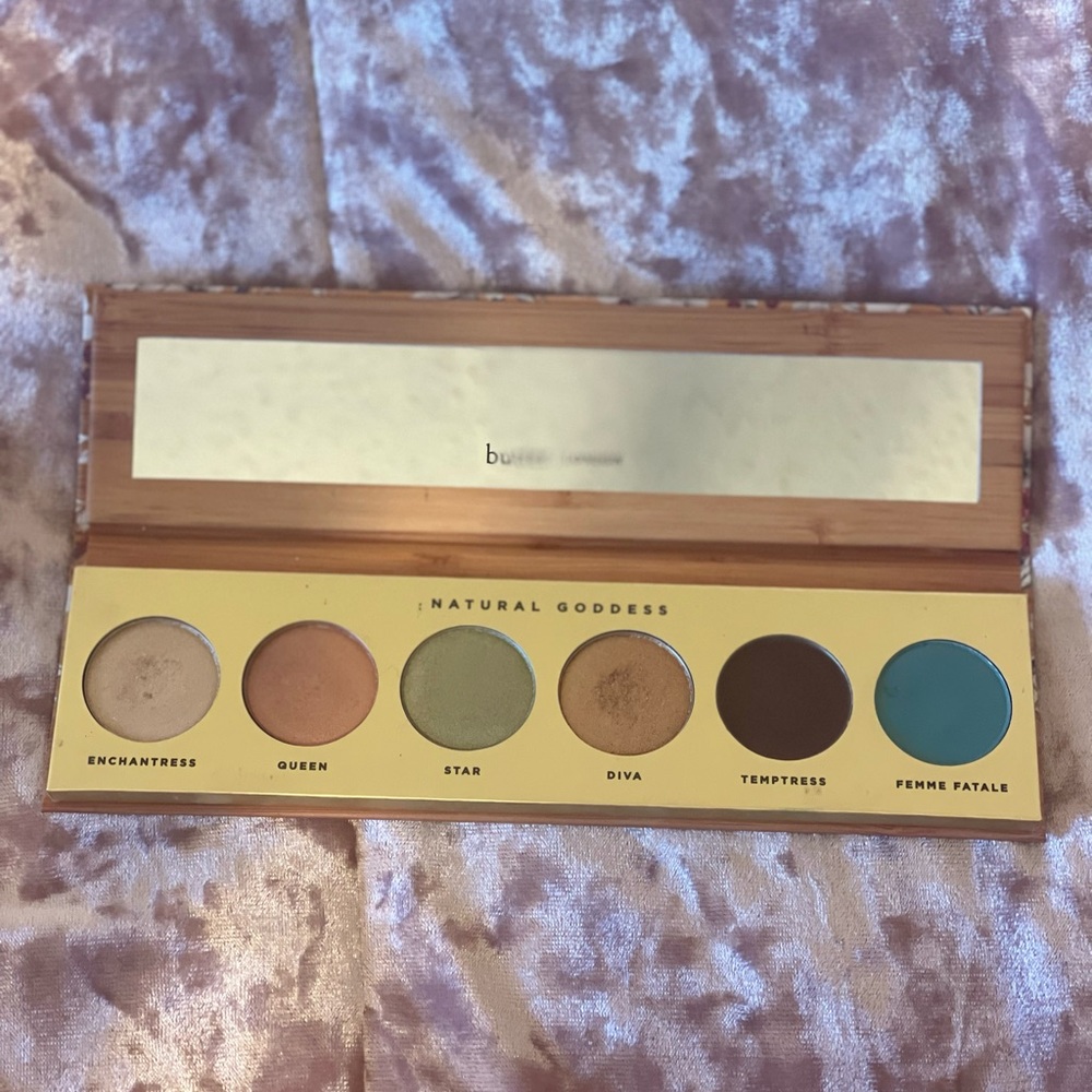 BUTTER LONDON eyeshadow palette